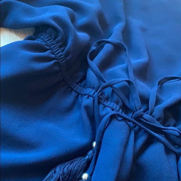 DAILYLOOK: Navy Romper with cold shoulder detail - Picture 4 of 5